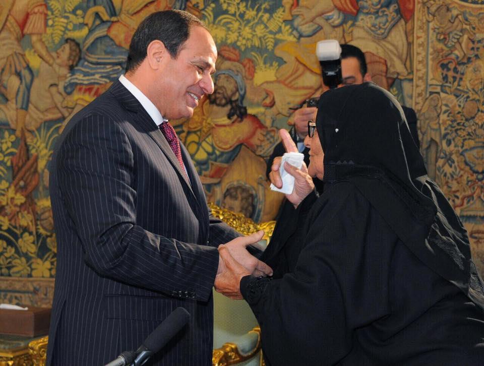 بالصور.. من هي «سبيلة» المتبرعة بكامل ثروتها لـ «صندوق تحيا مصر» والتقى بها السيسي؟ 9 بالصور.. من هي «سبيلة» المتبرعة بكامل ثروتها لـ «صندوق تحيا مصر» والتقىى بها السيسي؟ 4