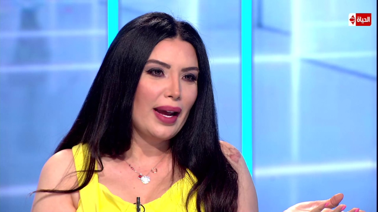 بالفيديو عبير صبري تكشف سر طرد والدتها لها من البيت