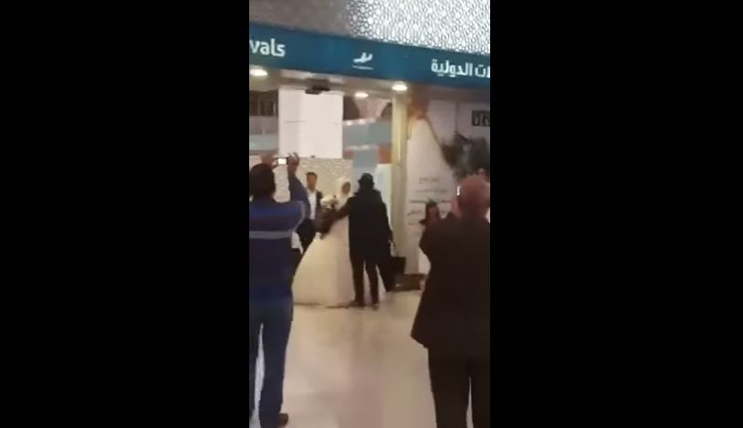 بالفيديو.. اعتقال عروسين مصريين في مطار المدينة المنورة 15 عتقال عروسين في مطار