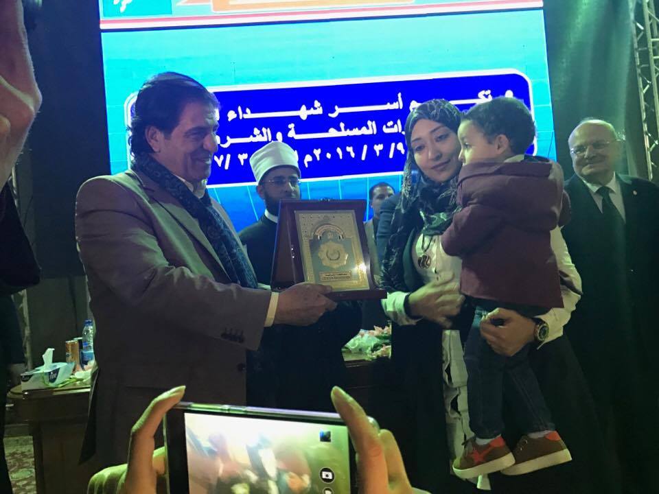 بالفيديو.. رحلات عمرة مجانية ومبالغ مالية.. محافظ الشرقية يكرم أسر الشهداء 5 محافظة الشرقية تشهد احتفالية يوم الشهيد والمحارب القديم9999