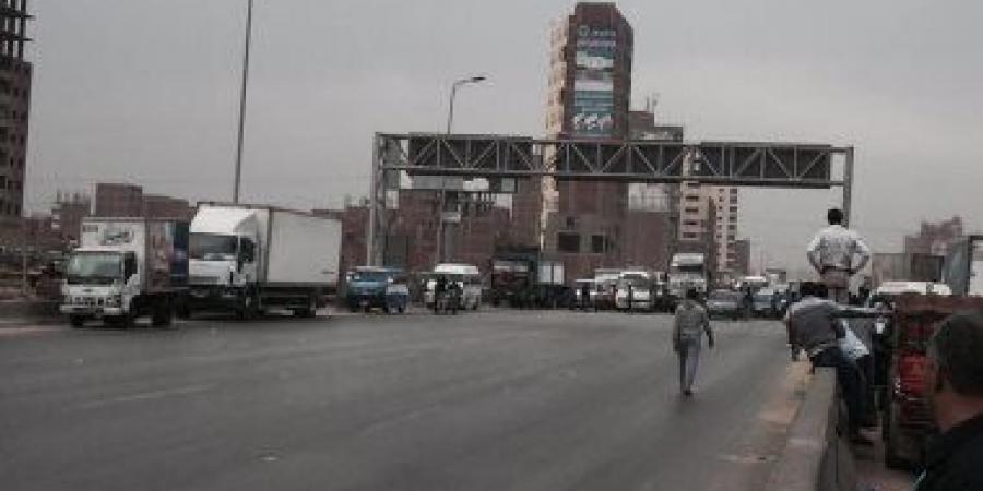 قرية ميت ربيعة يقطعون طريق «بلبيس القاهرة» بعد اصطدام سيارة بسيدة حامل 1