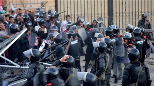 الجنايات تواصل محاكمة 16 متهم بـ «أحداث استاد الدفاع الجوى» خلال ساعات 1 الجنايات تواصل محاكمة 16 متهم بـ «أحداث استاد الدفاع الجوى» خلال ساعات