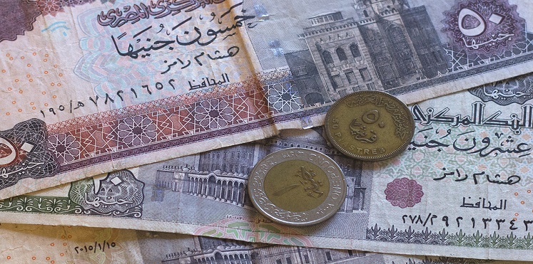 الجنيه المصري يحقق مفاجأة ويرتفع أمام 3 عملات أجنبية وعربية