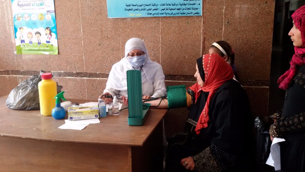 الكشف عن 2300 حالة مرضية بالمجان بقرية «بحر البقر» بالحسينية 1