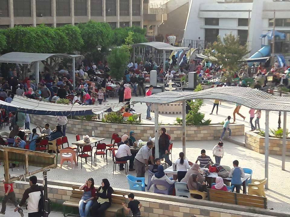المئات بالزقازيق يحتفلون بشم النسيم بنادي الشرقية 4