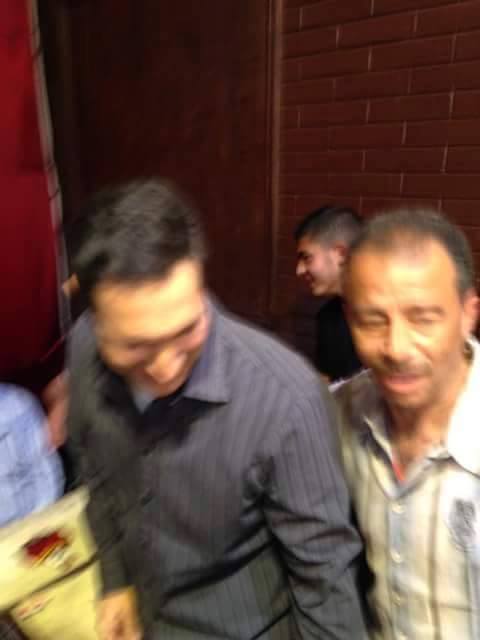 مبارك يلعب «الطاولة» مع الأهالى على مقهى بإمبابة 1