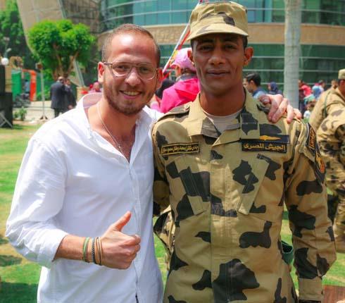 محمد رمضان بـ«الزي العسكري» في مستشفى سرطان الأطفال 3 1