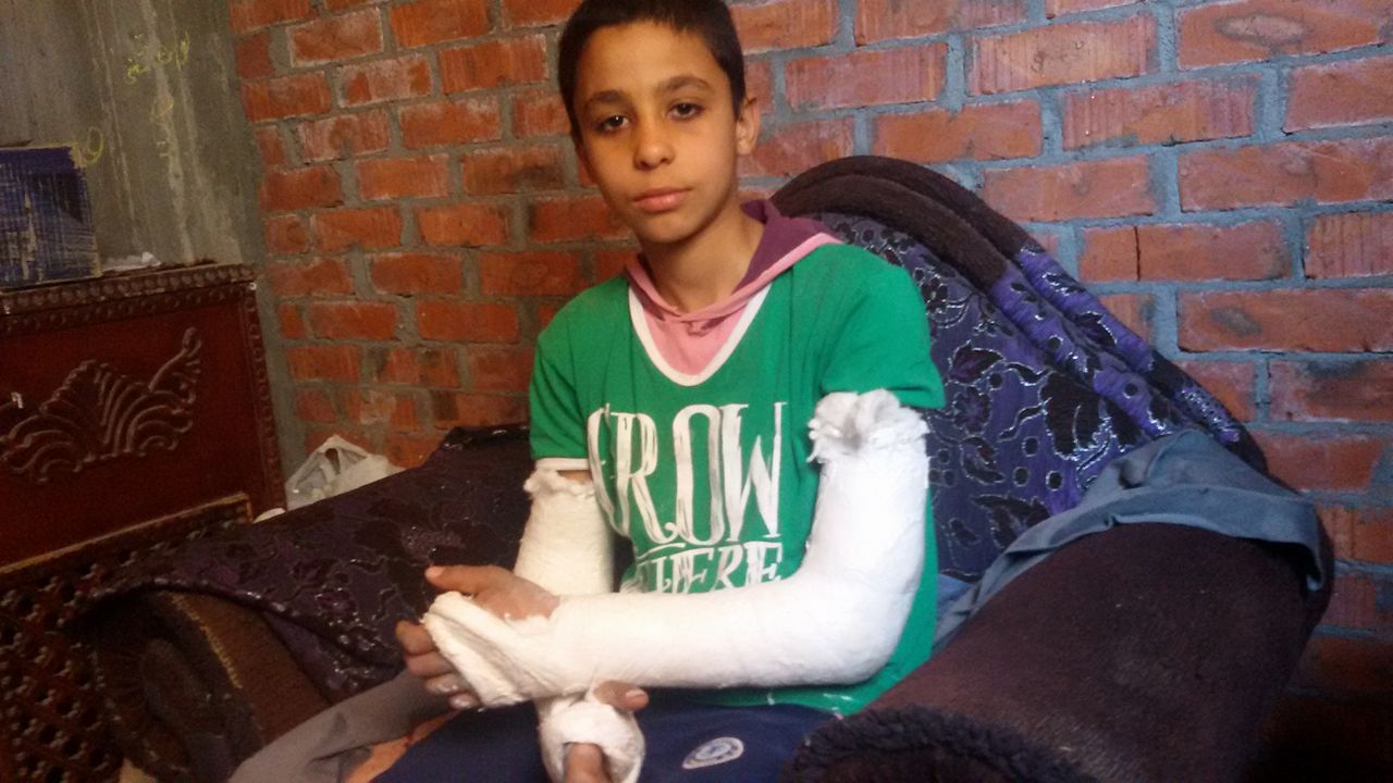 مدير مدرسه يهشم يد طالب بديرب نجم