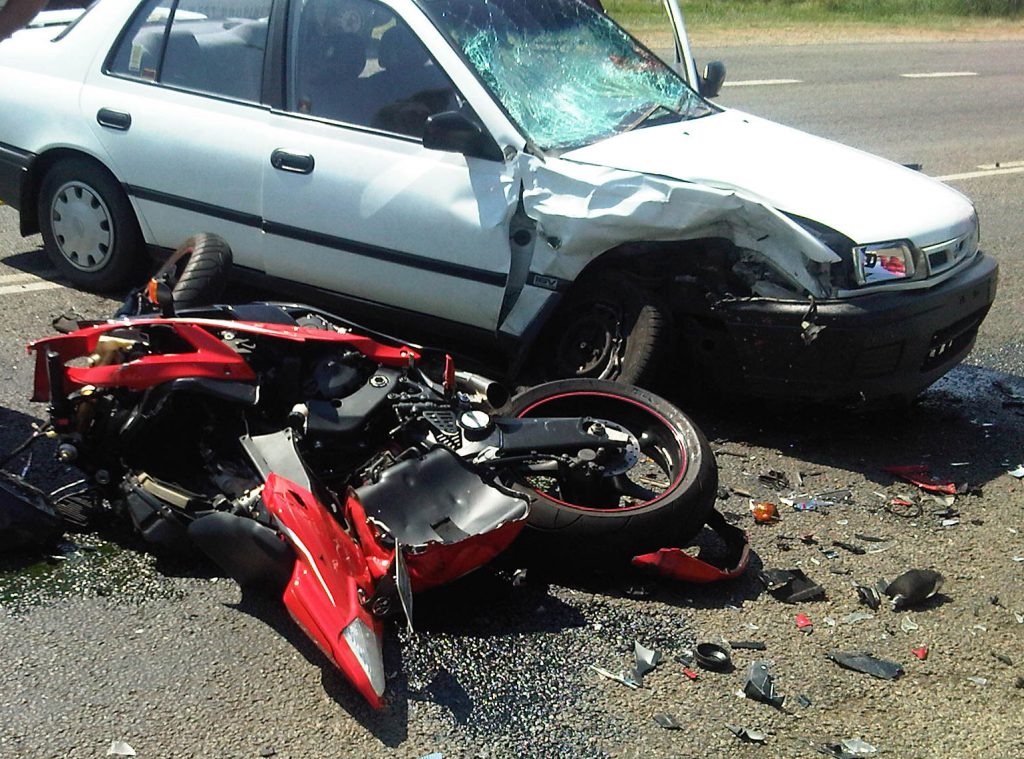عامل إثر حادث تصادم بين دراجة بخارية وسيارة ملاكي ببلبيس