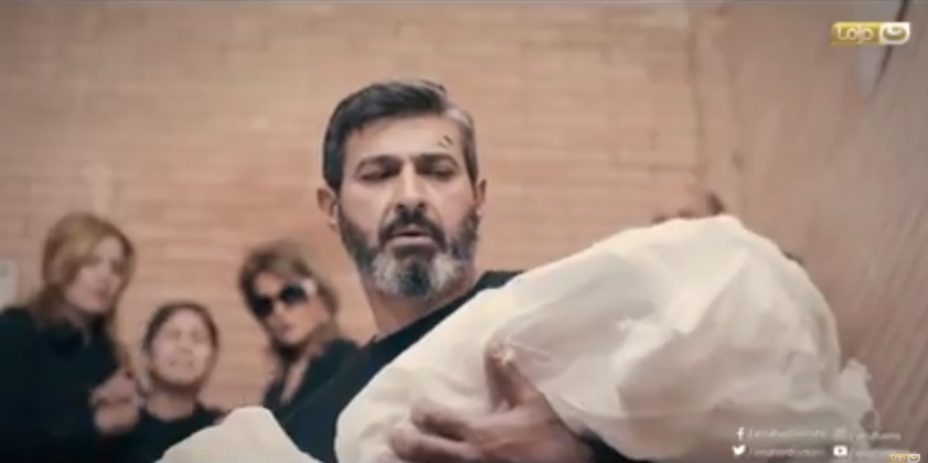 بالفيديو .. في أقوي مشاهد الدراما .. يحيى يدفن ابنه بنفسه ويرفض العزاء في «ظل الرئيس» 5 12