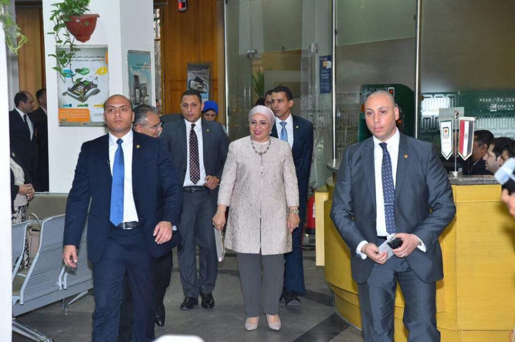 1برعت السيدة انتصار السيسي، قرينة الرئيس عبدالفتاح السيسي، لصندوق تحيا مصر.
