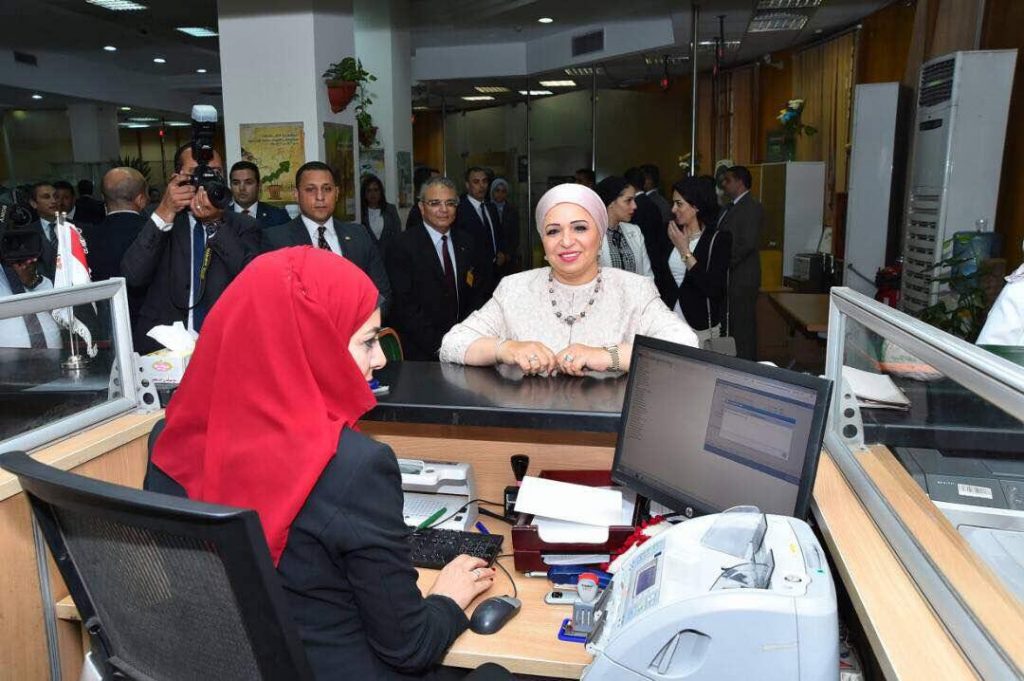 2برعت السيدة انتصار السيسي، قرينة الرئيس عبدالفتاح السيسي، لصندوق تحيا مصر.