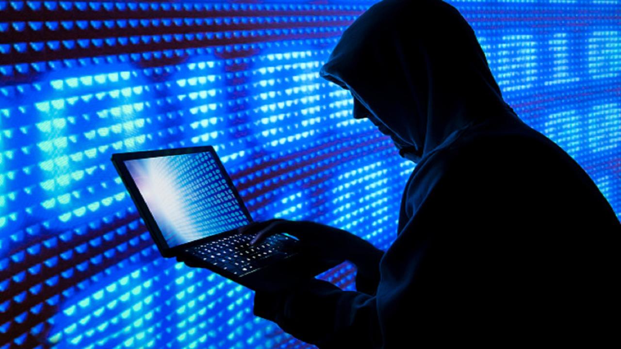 الصدفة تمكن شاب إنجليزي من إنقاذ 99 دولة من كارثة إلكترونية