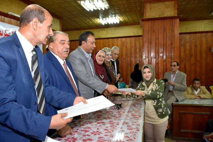 بالصور .. احتفالية لتكريم الفائزين في مسابقة العامل المثالي بالشرقية 1 بالصور .. احتفالية لتكريم الفائزين في مسابقة العامل المثالي بالشرقية د