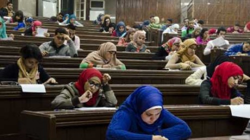 بالفيديو .. طالبة جامعية تكشف تفاصيل التحرش بها داخل لجنة الأمتحان بحلوان