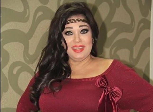 تصرف غريب لفيفي عبده في الشارع 9 فيفي عبده
