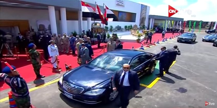 السيسي يفتتح عدد من المشروعات القومية بدمياط 3 لحظة وصول الرئيس السيسي إلى محافظة دمياط لافتتاح عدد من المشروعات التنموية