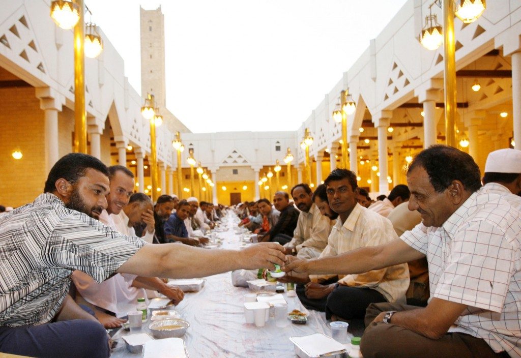 الإفطار وعدد ساعات الصوم في خامس أيام شهر رمضان