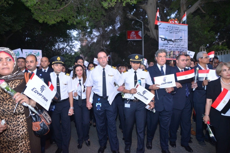 وزير الطيران يشارك في مراسم تأبين ضحايا الطائرة المصرية المنكوبة