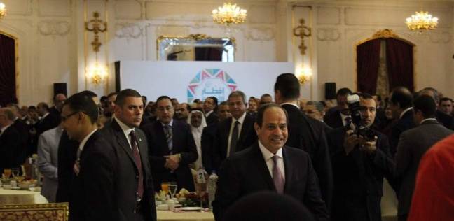السيسي في إفطار الأسرة المصرية: الأوطان لا تباع ولا تشترى 1 %D8%A7%D9%84%D8%B3%D9%8A%D8%B3%D9%8A %D9%81%D9%8A %D8%A5%D9%81%D8%B7%D8%A7%D8%B1 %D8%A7%D9%84%D8%A3%D8%B3%D8%B1%D8%A9 %D8%A7%D9%84%D9%85%D8%B5%D8%B1%D9%8A%D8%A9%D8%A7%D9%84%D8%A3%D9%88%D8%B7%D8%A7%D9%86 %D9%84%D8%A7 %D8%AA%D8%A8%D8%A7%D8%B9 %D9%88%D9%84%D8%A7 %D8%AA%D8%B4%D8%AA%D8%B1%D9%89