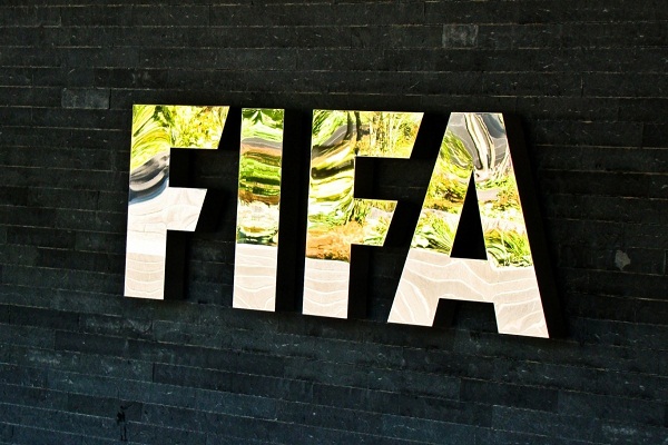 أول تعليق من الفيفا على أزمة قطر وموقف مونديال 2022