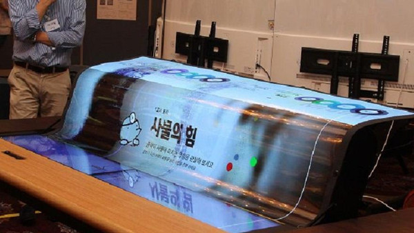 إل جي تطور أكبر شاشة OLED شفافة ومرنة في العالم