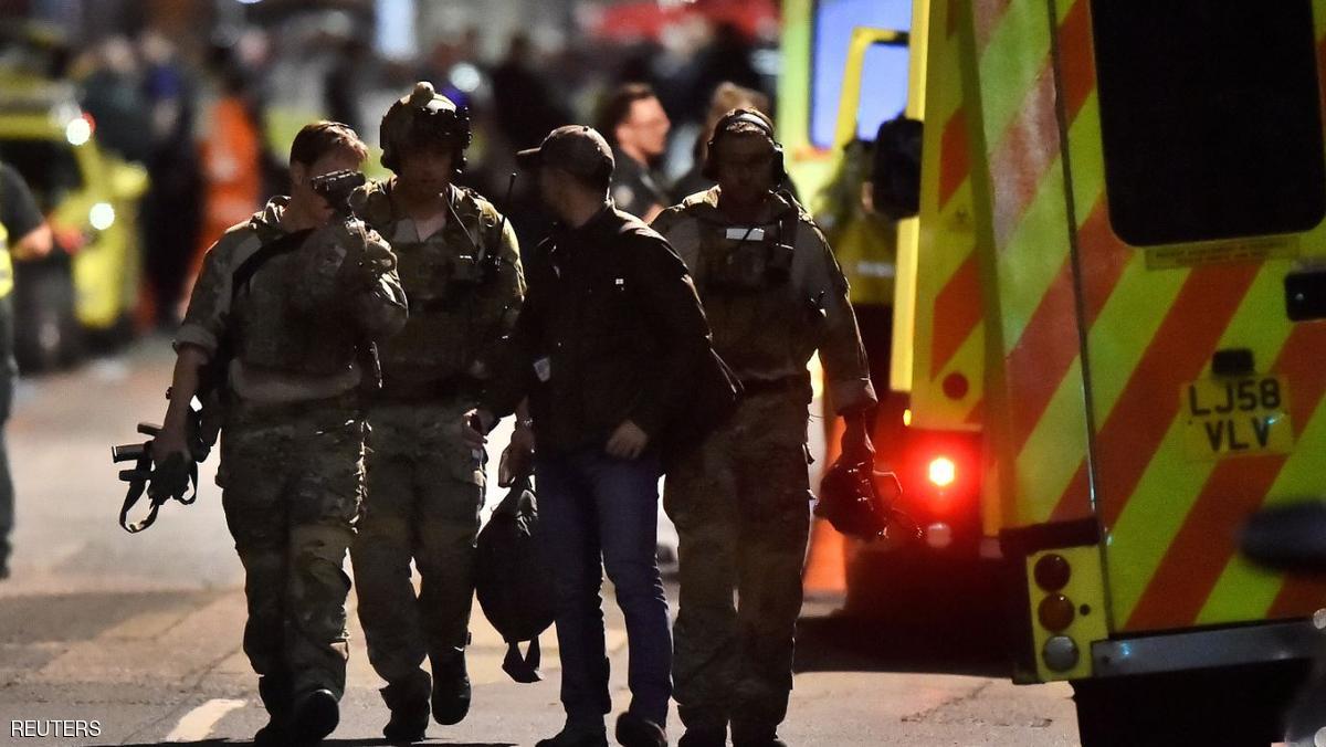 أول فيديو من محيط حادثة دهس المصلين في لندن 1 قتلى وجرحى في حادث دهس مصليين بعد خروجهم من مسجد بلندن