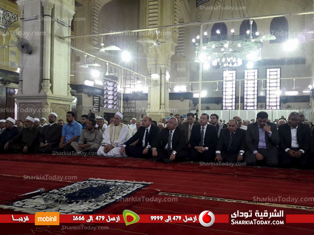 محافظ الشرقية ومدير الأمن يؤديان صلاة عيد الفطر بمسجد الفتح بالزقازيق 4 محافظ الشرقية ومدير الأمن يؤديان صلاة عيد الفطر بمسجد الفتح بالزقازيق 3