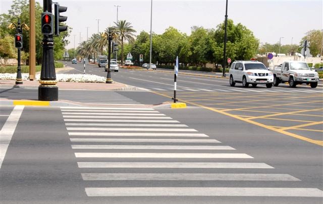 تعرف على عقوبة من يتجاوز الخط الأبيض بالإشارات 1 %D8%AA%D8%B9%D8%B1%D9%81 %D8%B9%D9%84%D9%89 %D8%B9%D9%82%D9%88%D8%A8%D8%A9 %D9%85%D9%86 %D9%8A%D8%AA%D8%AC%D8%A7%D9%88%D8%B2 %D8%A7%D9%84%D8%AE%D8%B7 %D8%A7%D9%84%D8%A3%D8%A8%D9%8A%D8%B6 %D8%A8%D8%A7%D9%84%D8%A5%D8%B4%D8%A7%D8%B1%D8%A7%D8%AA