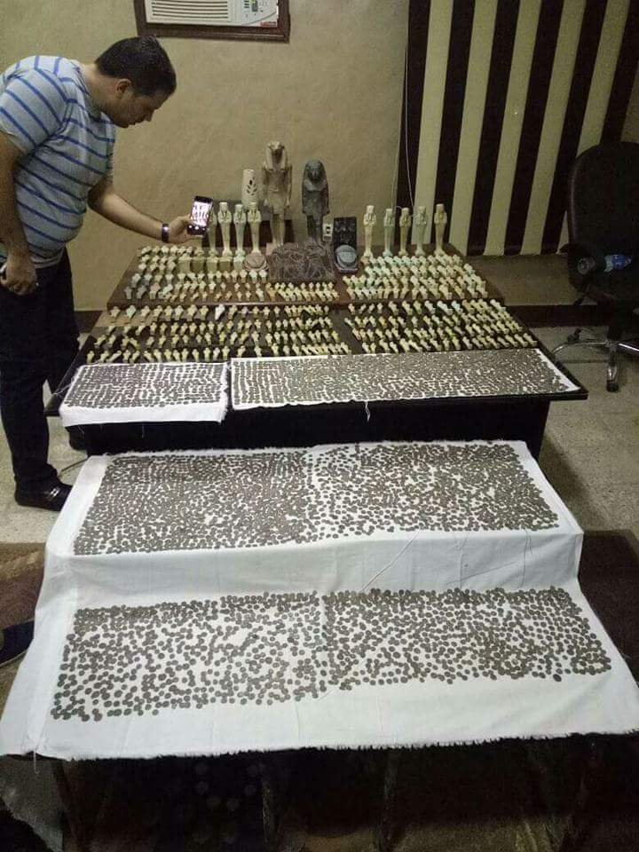 تفاصيل ضبط تشكيل عصابي بحوزته 5511 قطعة أثار بههيا 4 3تفاصيل ضبط تشكيل عصابي بحوزته 5511 قطعة أثار بههيا