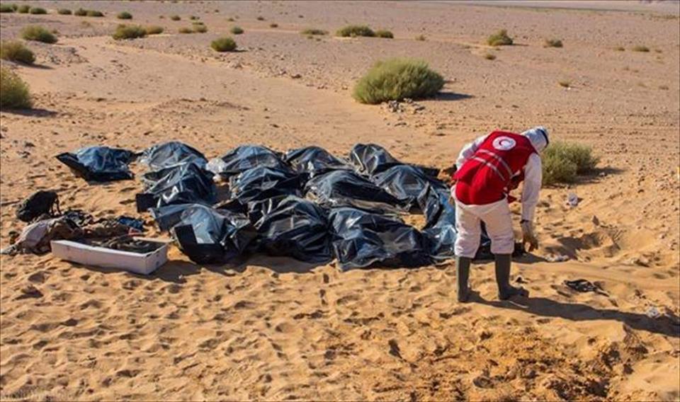 القصة الكاملة للعثور على جثة 19مصري في صحراء ليبيا 1 5%D8%A7%D9%84%D9%82%D8%B5%D8%A9 %D8%A7%D9%84%D9%83%D8%A7%D9%85%D9%84%D8%A9 %D9%84%D9%84%D8%B9%D8%AB%D9%88%D8%B1 %D8%B9%D9%84%D9%89 %D8%AC%D8%AB%D8%A9 19%D9%85%D8%B5%D8%B1%D9%8A %D9%81%D9%8A %D8%B5%D8%AD%D8%B1%D8%A7%D8%A1 %D9%84%D9%8A%D8%A8%D9%8A%D8%A7