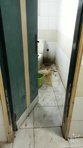شكوى الأهالي من الرائحة الكريهة بدورات المياه بمستشفى أبوكبير 4 شكوى الأهالي من دورات المياه بمستشفى أبوكبير 3