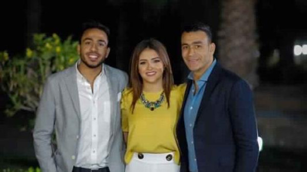 بعد انفصاله عن شدوى الحضري .. كهربا يؤدى مناسك العمرة مع أسرته 2 كهرباء يؤدى مناسك العمره مع اسرتة 1