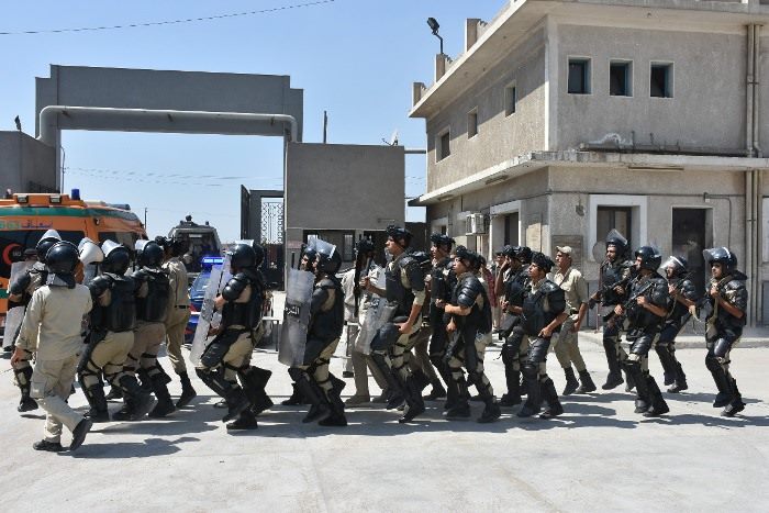 محافظ الشرقية وقائد قوات الدفاع الشعبي يشهدان التدريب العملي لمواجهة الكوارث 2 محافظ الشرقية وقائد قوات الدفاع الشعبي يشهدان التدريب العملي لمواجهة الكوارث7