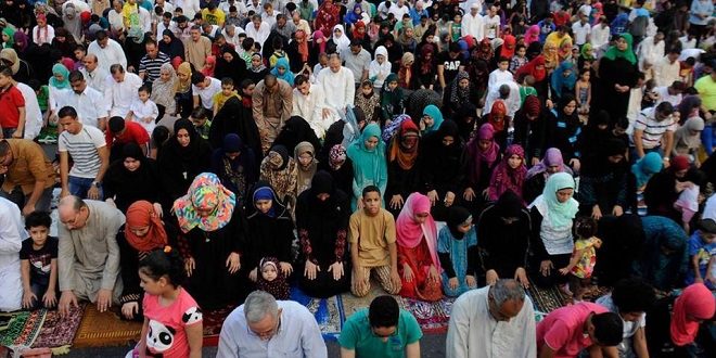 الإفتاء تصدر حكمها بخصوص صلاة الرجال بجوار النساء في العيد 1 الإفتاء تصدر حكمها بخصوص صلاة الرجال بجوار النساء في العيد