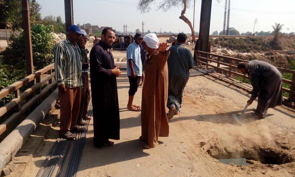 بدء أعمال ترميم كوبري صفط القناطر بأبوحماد 2 بدءأعمال ترميم كوبري صفط القناطر بأبوحماد 4