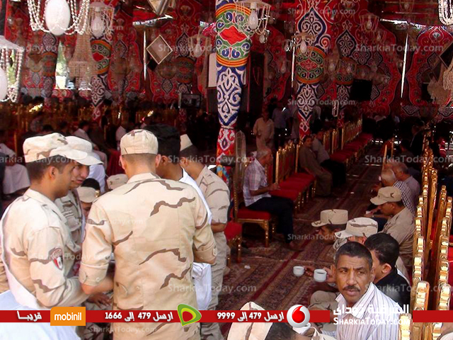 توافد القيادات الأمنية ورجال الدين إلى عزاء والدة محافظ الشرقية بفاقوس 3 توافد القيادات الأمنية ورجال الدين إلى عزاء والدة محافظ الشرقية بفاقوس 2