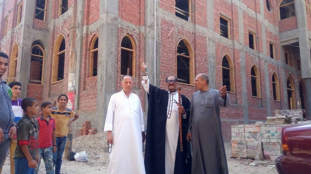«السادات» يشارك في بناء مسجد الزعيم أحمد عرابي بالزقازيق 1