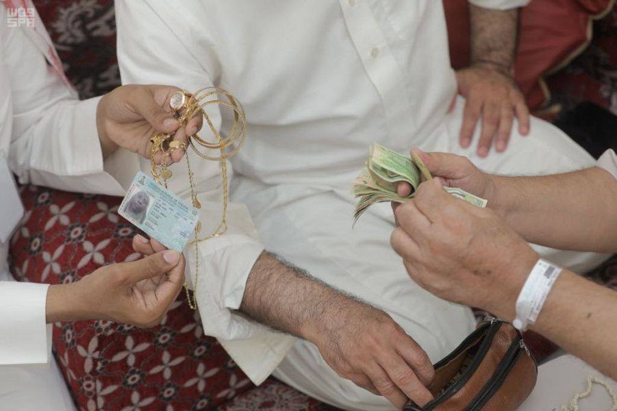 حاج مصري يضرب مثلًا للأمانة .. أعاد حقيبة مجوهرات لسيدة نيجيرية بالسعودية 3 %D8%AD%D8%A7%D8%AC 4