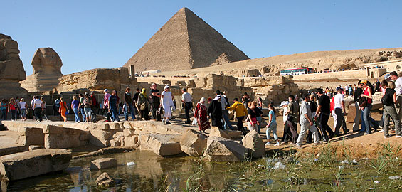 رويترز : إيرادات السياحة المصرية تقفز 170% في 7 أشهر فقط 1 %D8%B1%D9%88%D8%B2%D9%8A%D8%AA%D8%B1
