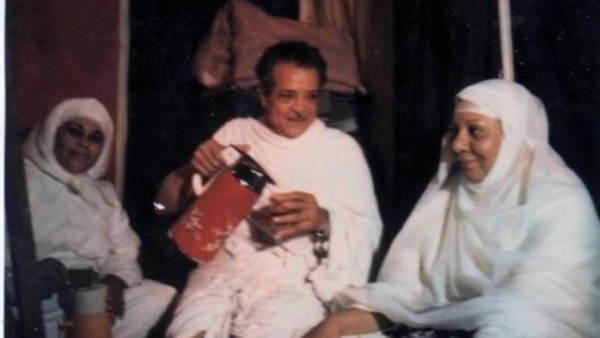 نجوم الزمن الجميل بملابس الإحرام كوكب الشرق وشكوكو والعندليب 1 %D8%B4%D9%83%D9%88%D9%83%D9%88