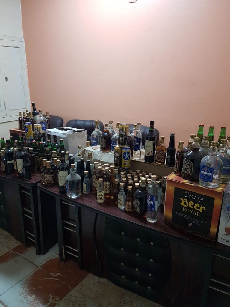مباحث الاداب تضبط 16 ألف زجاجة خمور و 1255 من الالعاب النارية بأبوكبير 2 IMG 20170912 WA0001