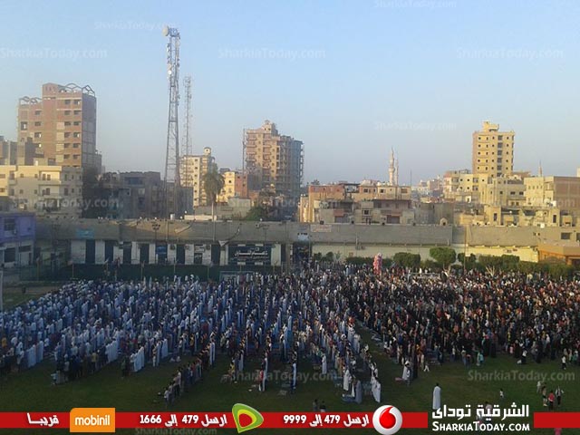 الآلاف يؤدون صلاة العيد بالساحة الشعبية بكفر صقر 1 الآلاف يؤدون صلاة العيد بالساحة الشعبية بكفر صقر 2