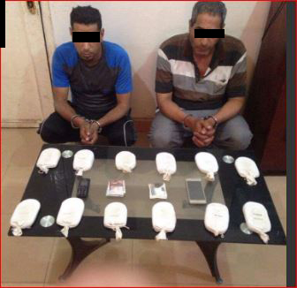 القبض على سائق وعاطل بحوزتهما 12 طربة حشيش قبل ترويجها بمشتول السوق 1 الحشيش
