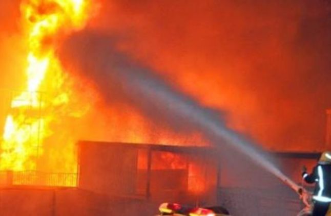 المدنية تسيطر على حريق نشب بمحول كهرباء بالعاشر من رمضان