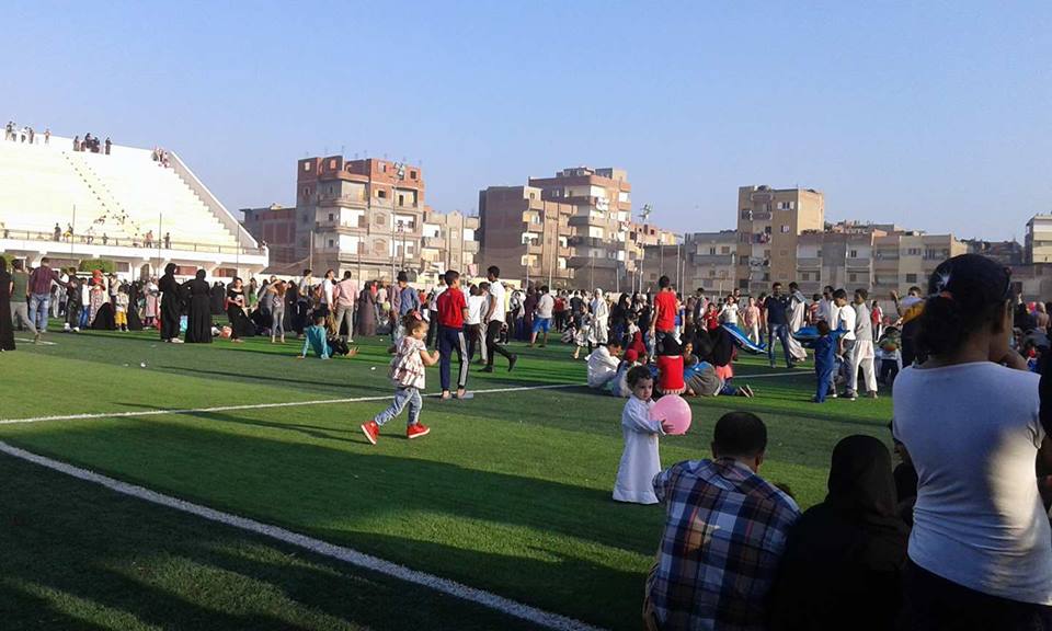 البالونات والسيلفي تسيطر على احتفالات العيد بأبوكبير 1 تحتفل أبو كبير بالعيد على طريقتها الخاصة 2