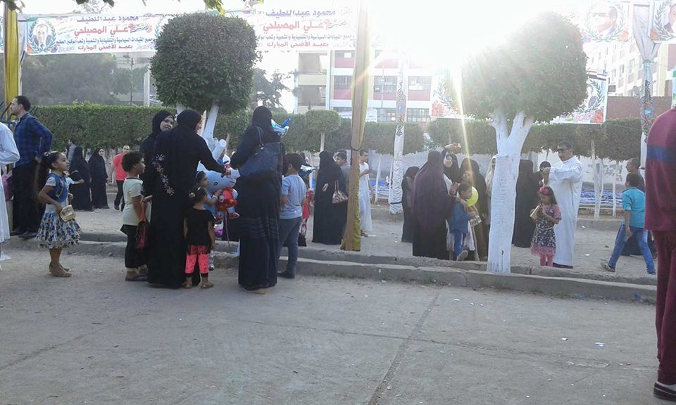 البالونات والسيلفي تسيطر على احتفالات العيد بأبوكبير 3 تحتفل أبو كبير بالعيد على طريقتها الخاصة 3