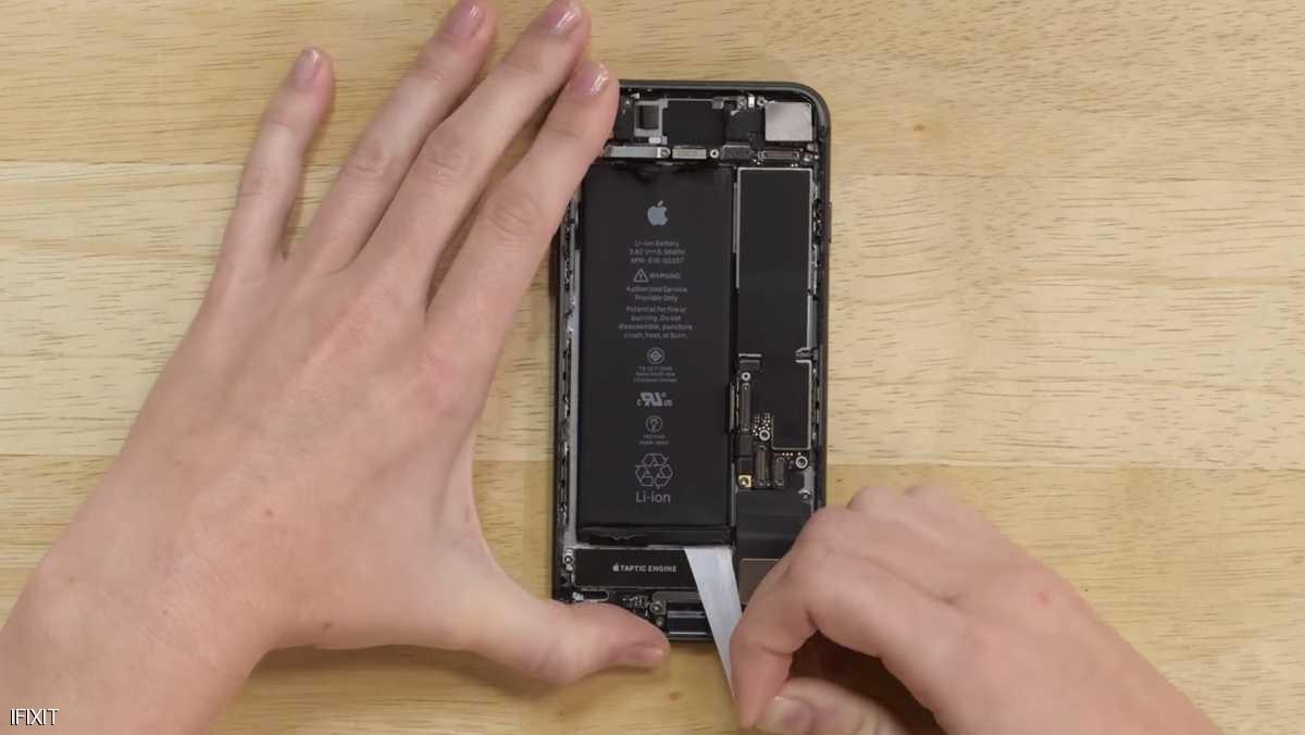 تشريح آيفون 8 يكشف «كذبة أبل» 3 تشريح آيفون 8 يكشف «كذبة أبل»