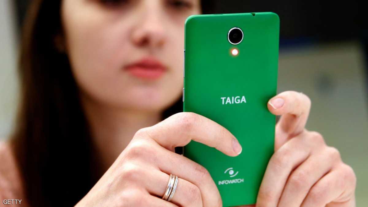 شركة روسية تتحدي آبل بهاتف ضد التنصت أرخص 5 مرات