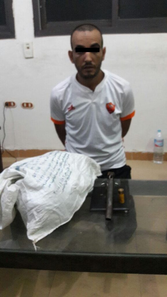 ضبط «قنديل» بحوزته سلاح ناري و 3 كيلو بانجو بمشتول السوق